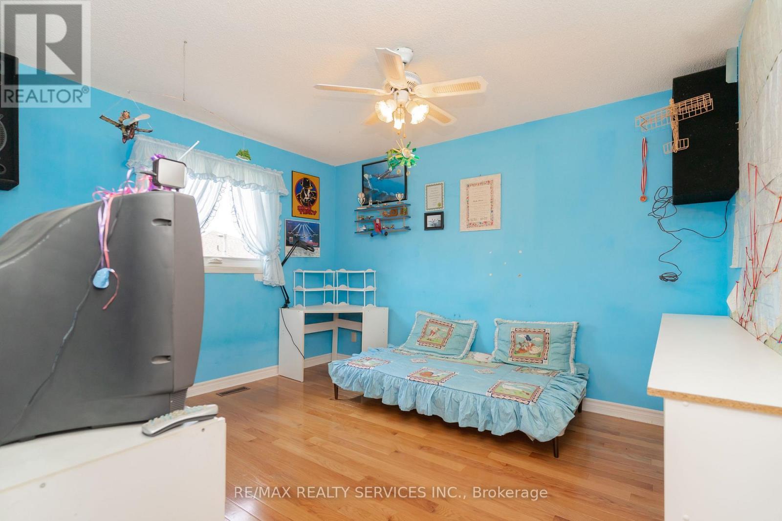 6 Ruth Avenue, Brampton, ON - Indoor Photo Showing Bedroom