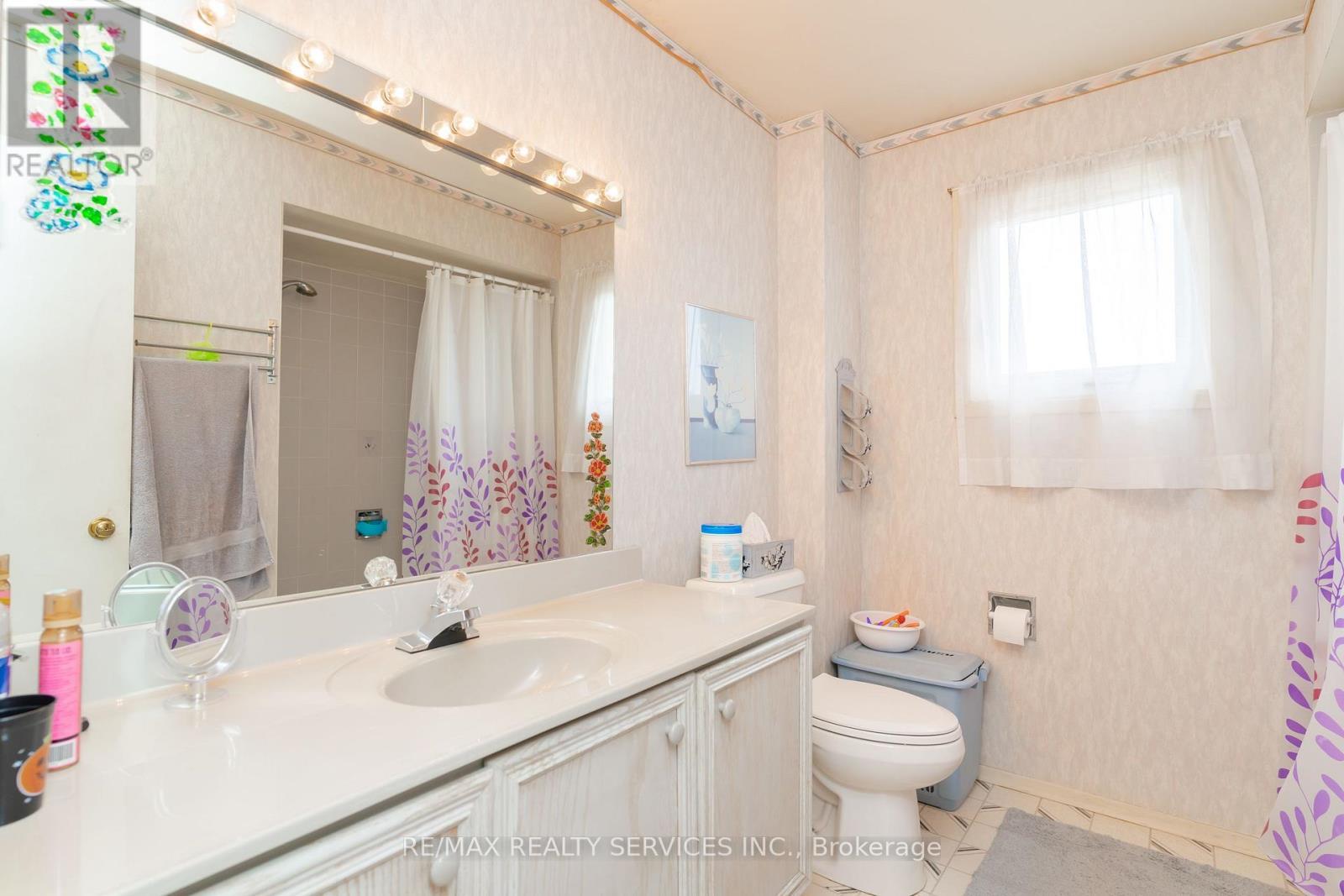 6 Ruth Avenue, Brampton, ON - Indoor Photo Showing Bathroom
