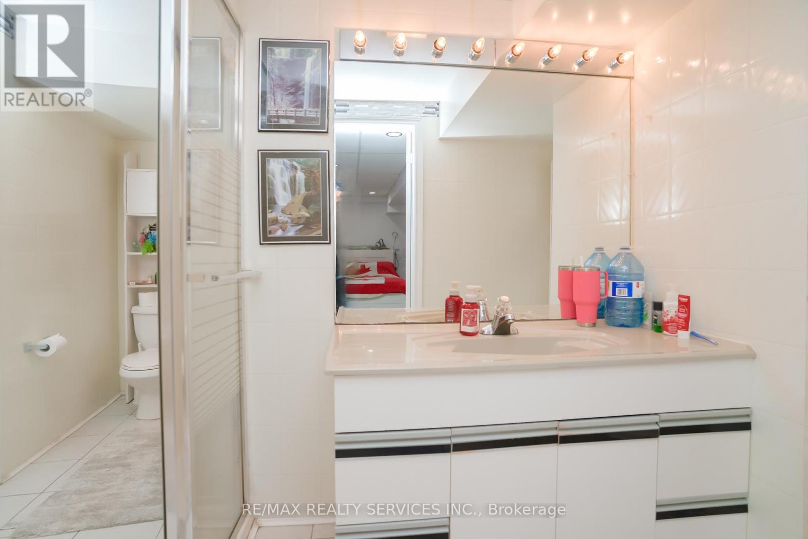 6 Ruth Avenue, Brampton, ON - Indoor Photo Showing Bathroom