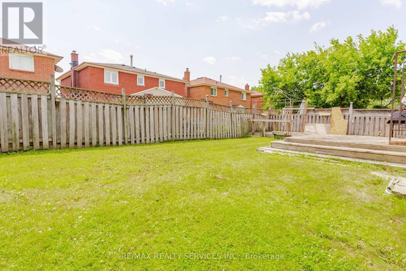 6 Ruth Avenue, Brampton, ON - Outdoor