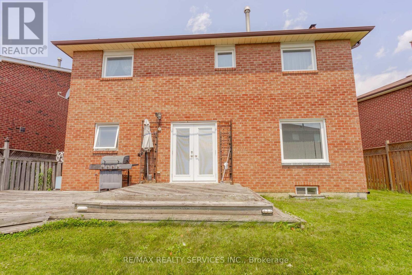 6 Ruth Avenue, Brampton, ON - Outdoor With Exterior