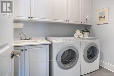 203 Hunterwood Chase, Vaughan, ON - Indoor Photo Showing Laundry Room