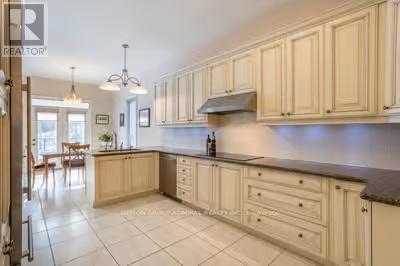 203 Hunterwood Chase, Vaughan, ON - Indoor Photo Showing Kitchen