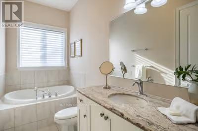 203 Hunterwood Chase, Vaughan, ON - Indoor Photo Showing Bathroom