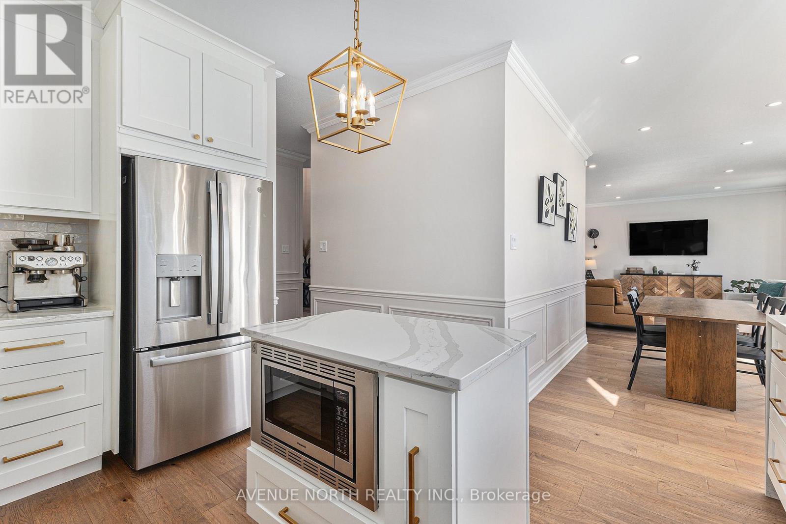 31 Bearman Street, Ottawa, ON - Indoor Photo Showing Kitchen With Upgraded Kitchen