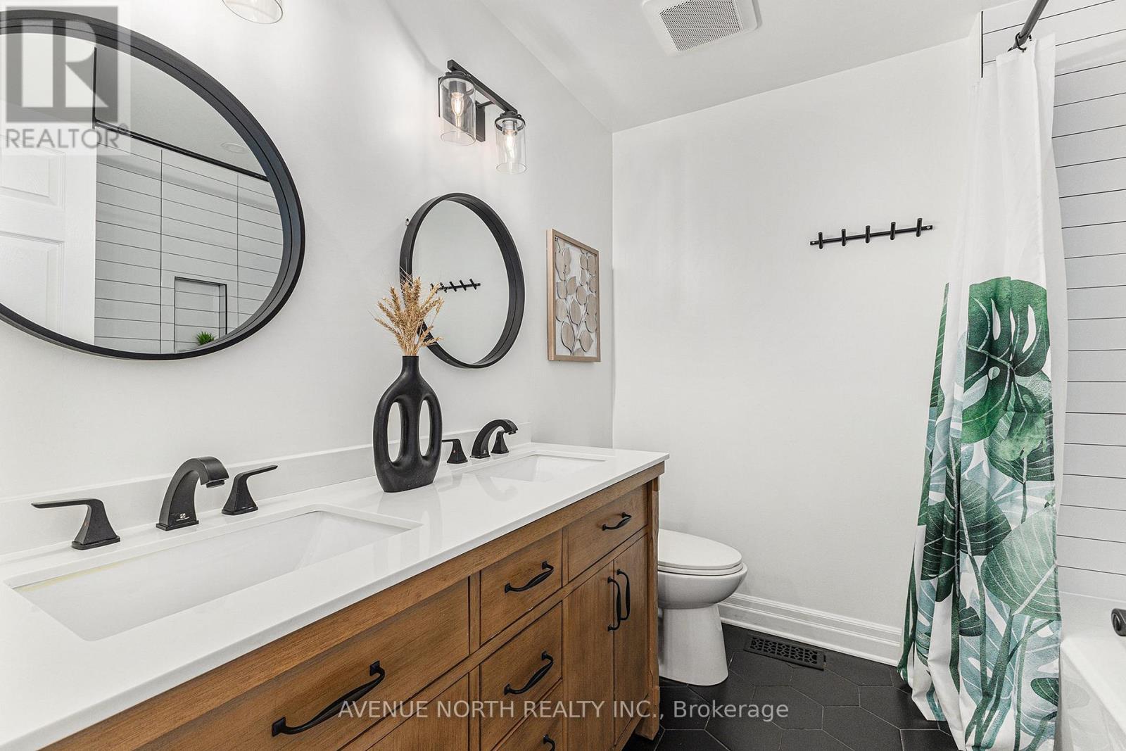 31 Bearman Street, Ottawa, ON - Indoor Photo Showing Bathroom