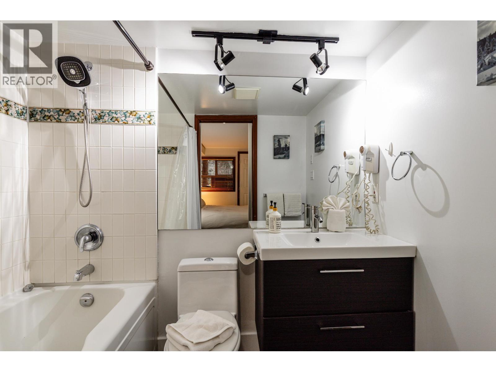 24/24A 4388 Northlands Boulevard, Whistler, BC - Indoor Photo Showing Bathroom