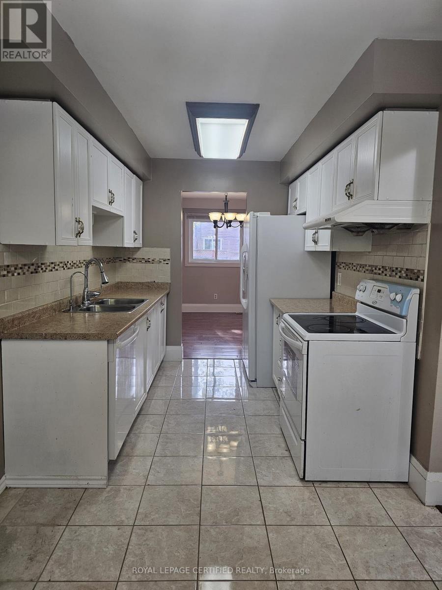 46 Donna Drive, Brampton, ON - Indoor Photo Showing Kitchen With Double Sink