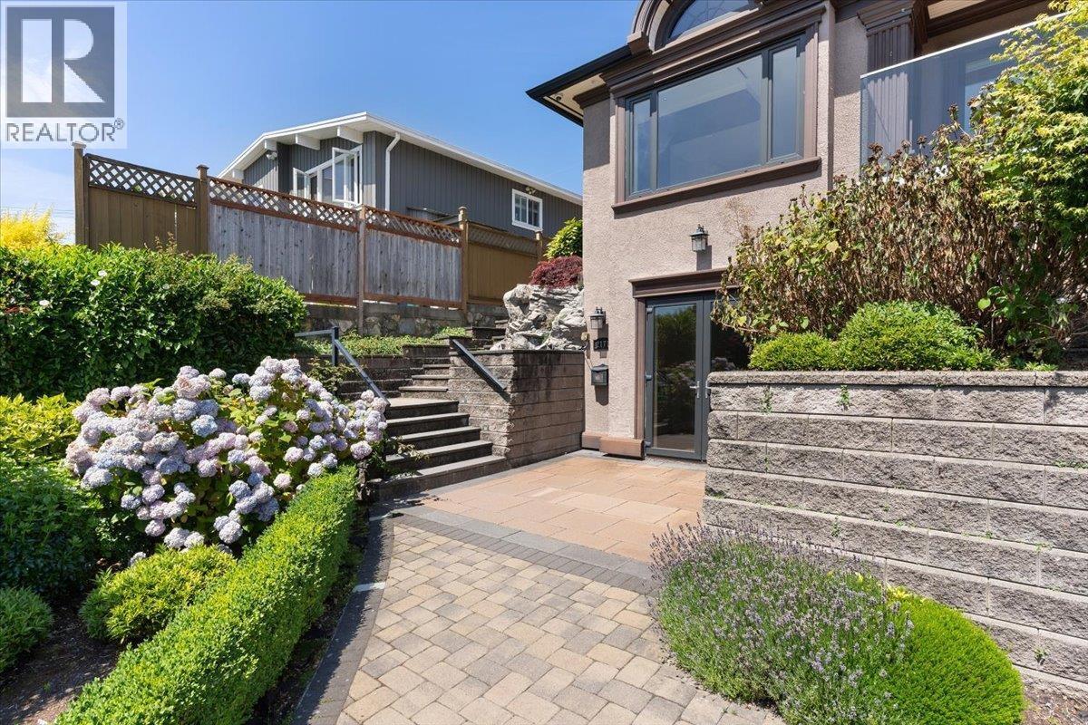 2171 Queens Avenue, West Vancouver, BC - Outdoor