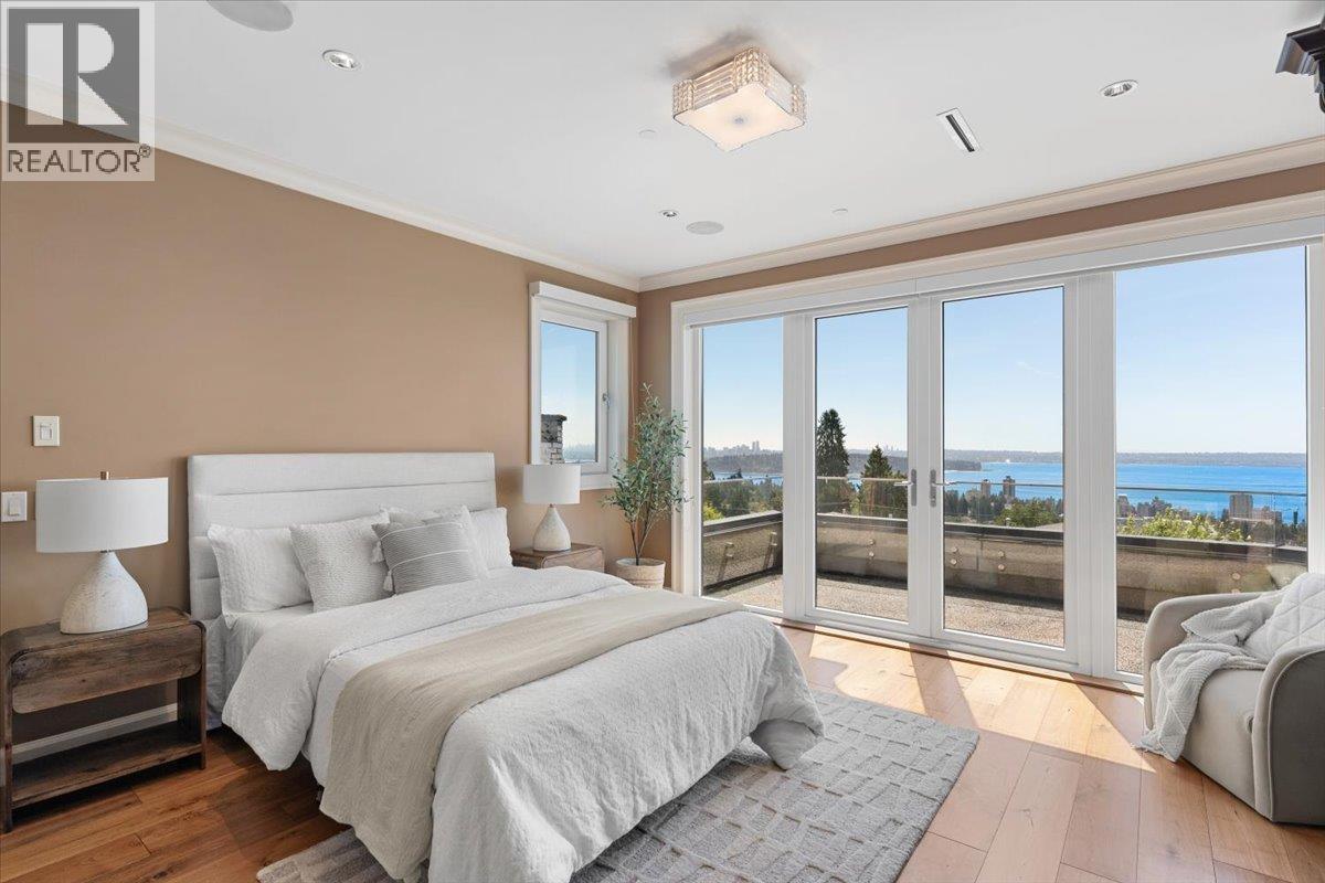 2171 Queens Avenue, West Vancouver, BC - Indoor Photo Showing Bedroom