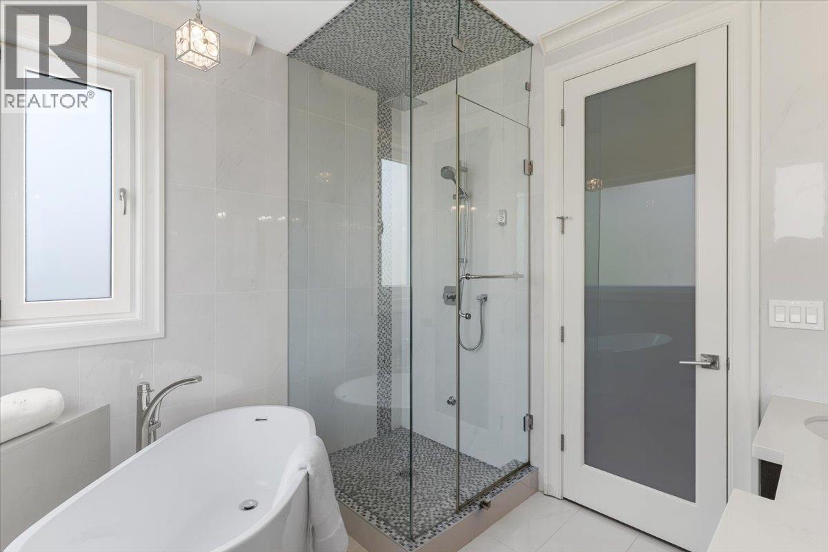 2171 Queens Avenue, West Vancouver, BC - Indoor Photo Showing Bathroom