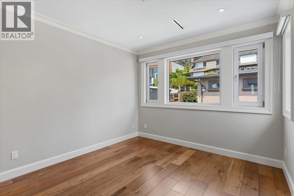 2171 Queens Avenue, West Vancouver, BC - Indoor Photo Showing Other Room