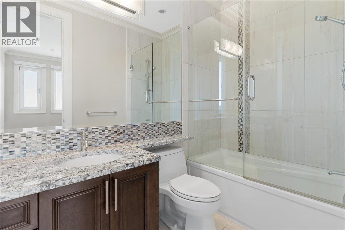 2171 Queens Avenue, West Vancouver, BC - Indoor Photo Showing Bathroom