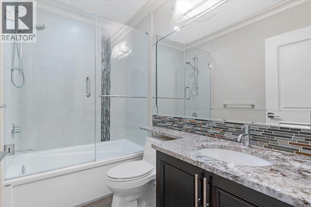 2171 Queens Avenue, West Vancouver, BC - Indoor Photo Showing Bathroom