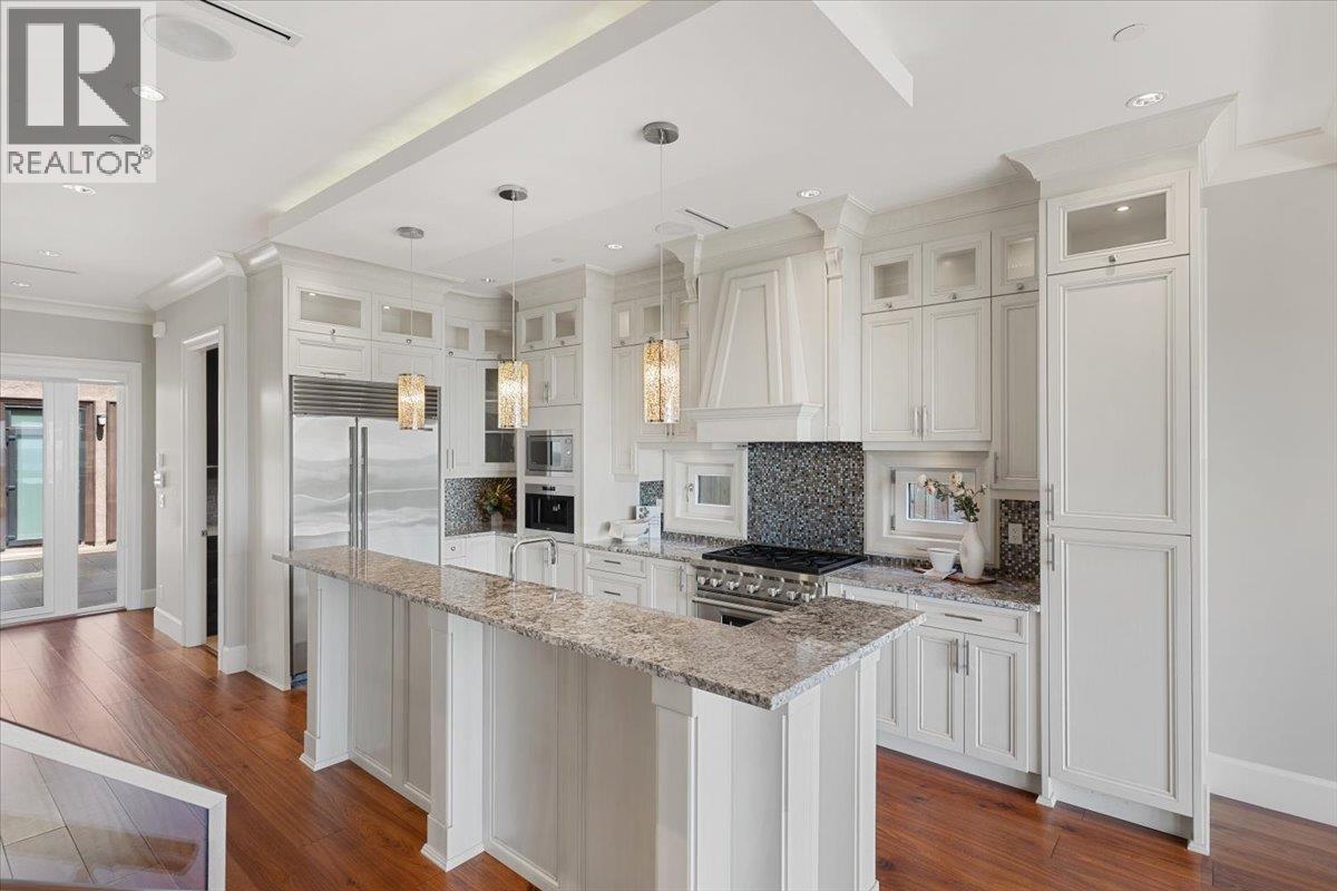 2171 Queens Avenue, West Vancouver, BC - Indoor Photo Showing Kitchen With Upgraded Kitchen