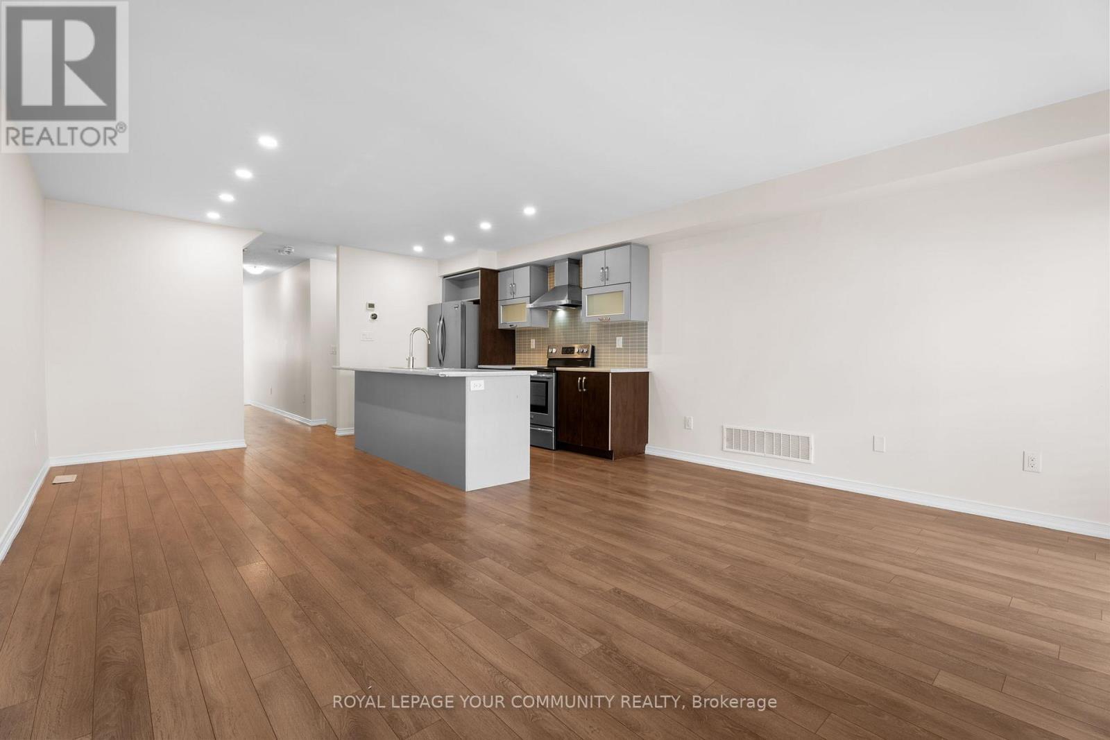 60 Golden Springs Drive, Brampton, ON - Indoor Photo Showing Kitchen