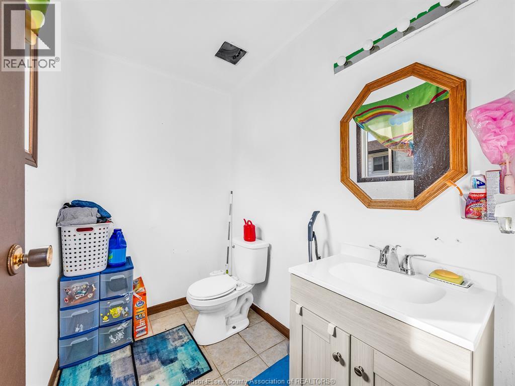 20 Sutton, Leamington, ON - Indoor Photo Showing Bathroom
