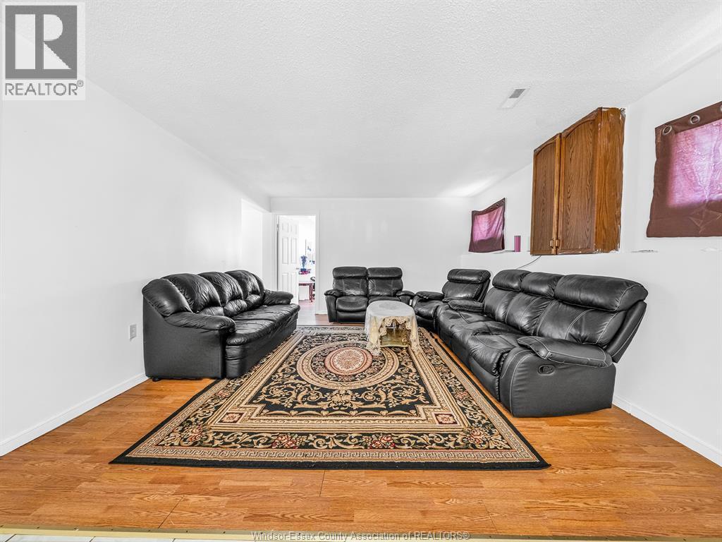 20 Sutton, Leamington, ON - Indoor