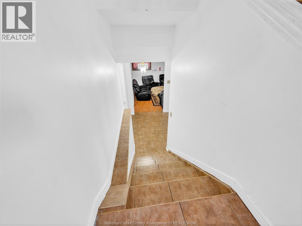 20 Sutton, Leamington, ON - Indoor Photo Showing Other Room