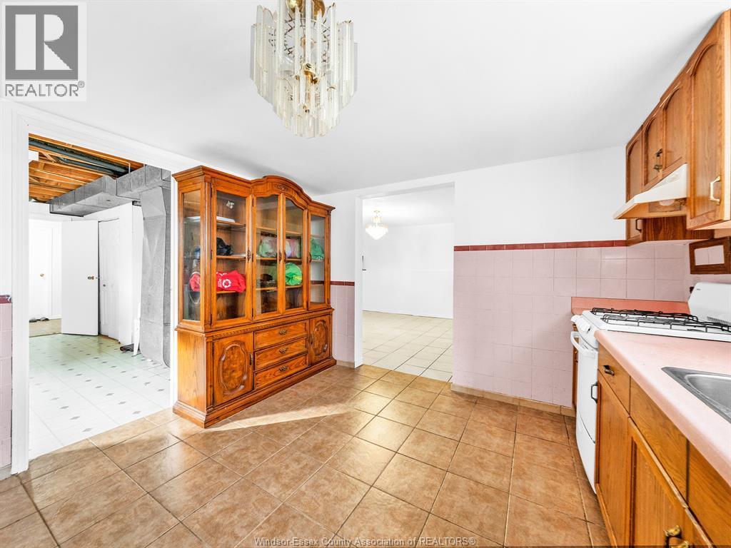 20 Sutton, Leamington, ON - Indoor Photo Showing Kitchen