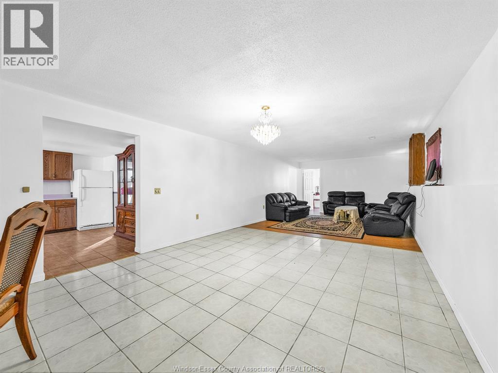 20 Sutton, Leamington, ON - Indoor Photo Showing Other Room