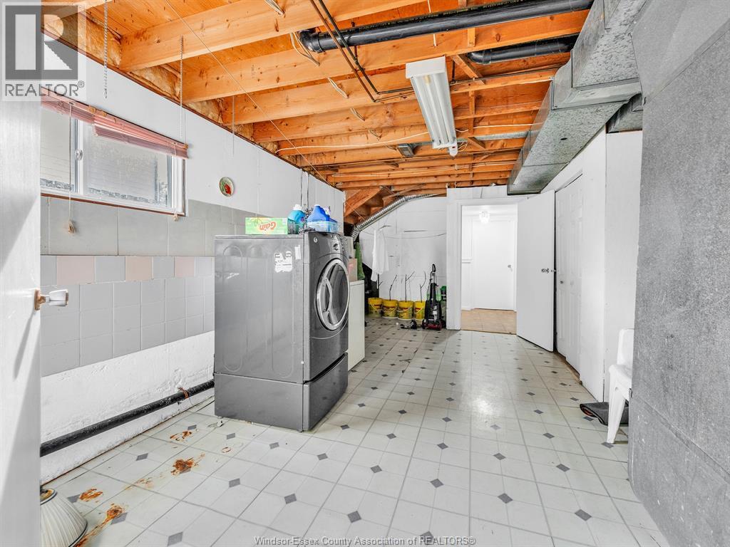 20 Sutton, Leamington, ON - Indoor Photo Showing Laundry Room