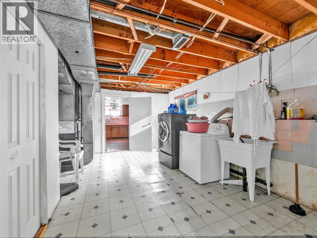 20 Sutton, Leamington, ON - Indoor Photo Showing Laundry Room