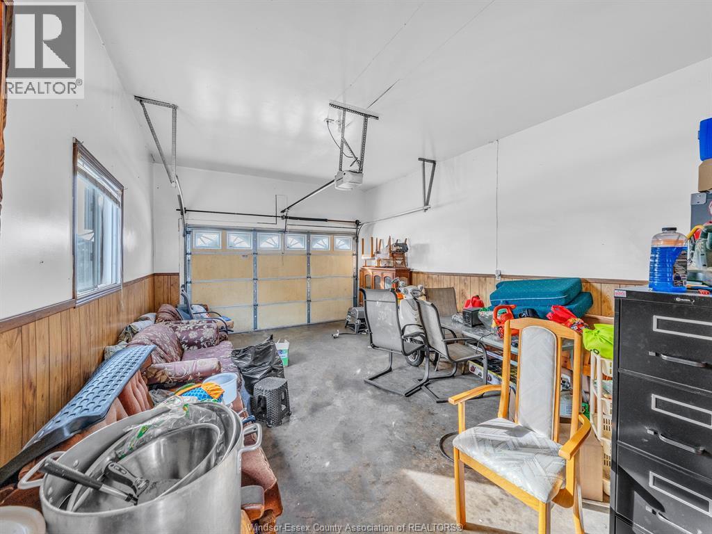 20 Sutton, Leamington, ON - Indoor Photo Showing Garage