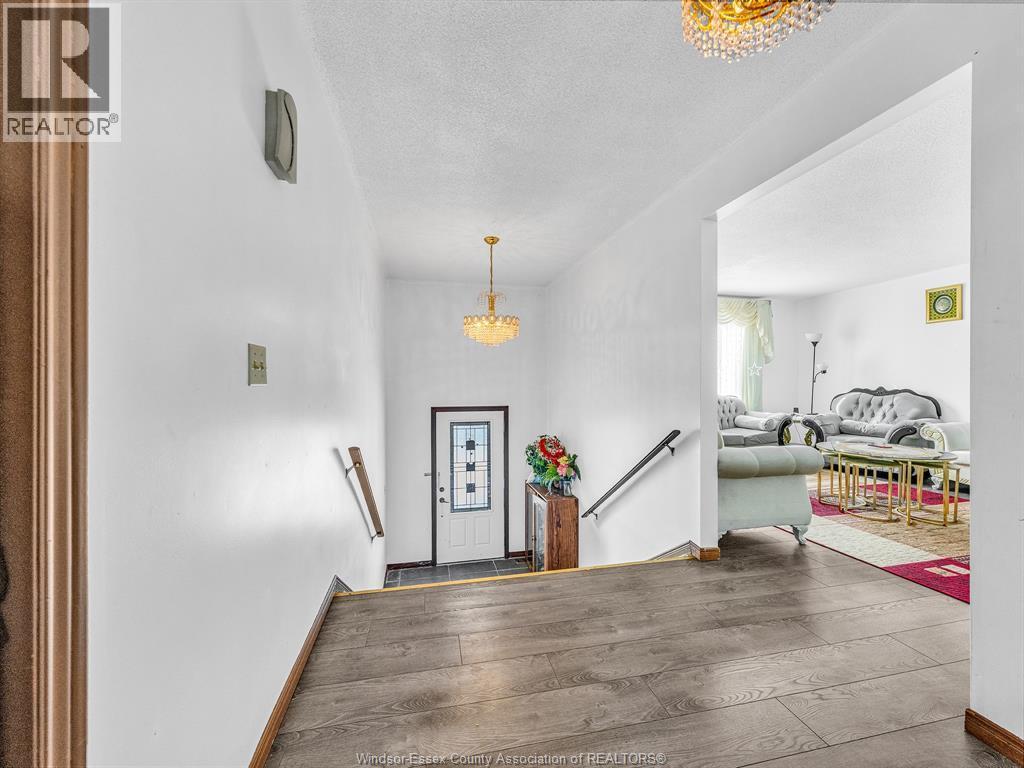 20 Sutton, Leamington, ON - Indoor Photo Showing Other Room