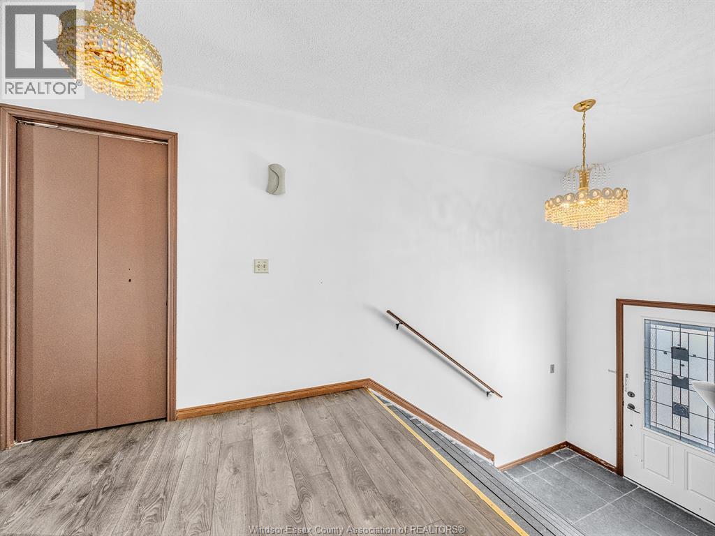 20 Sutton, Leamington, ON - Indoor Photo Showing Other Room