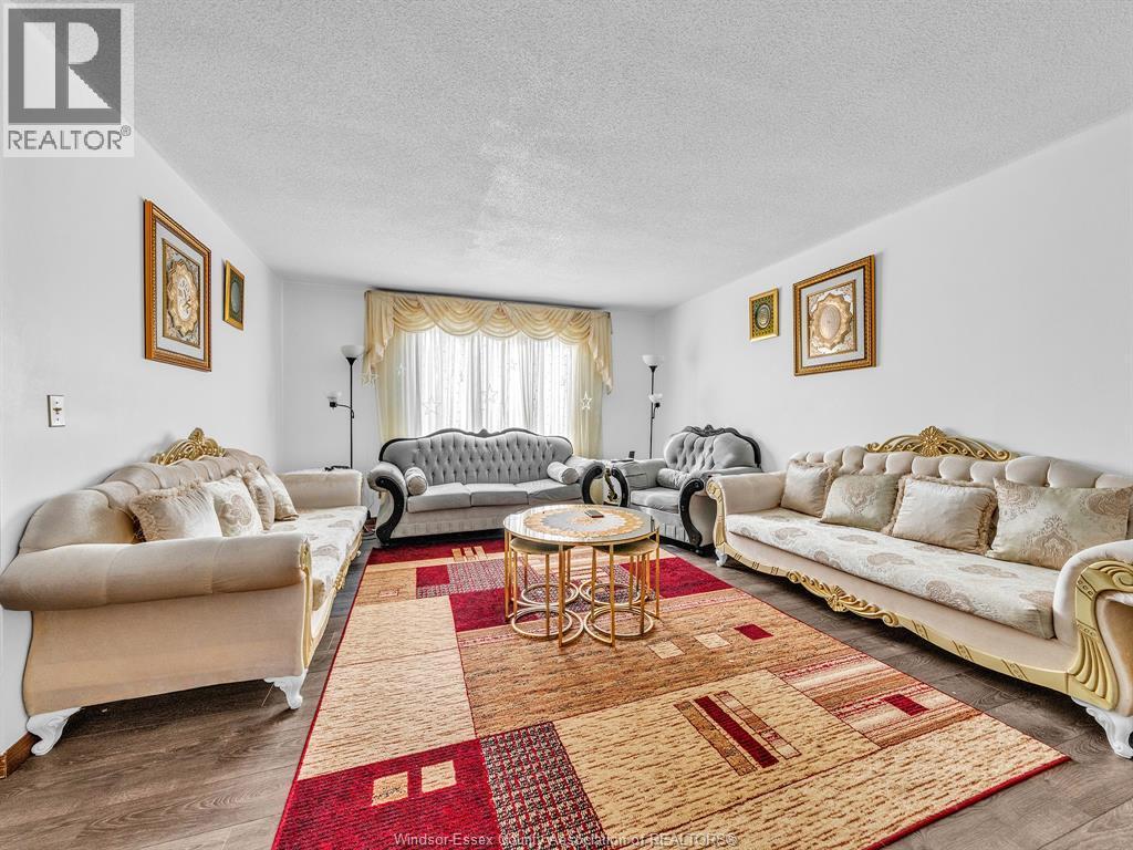 20 Sutton, Leamington, ON - Indoor Photo Showing Living Room