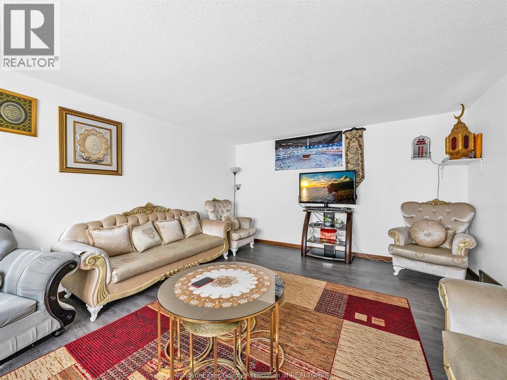 20 Sutton, Leamington, ON - Indoor Photo Showing Living Room