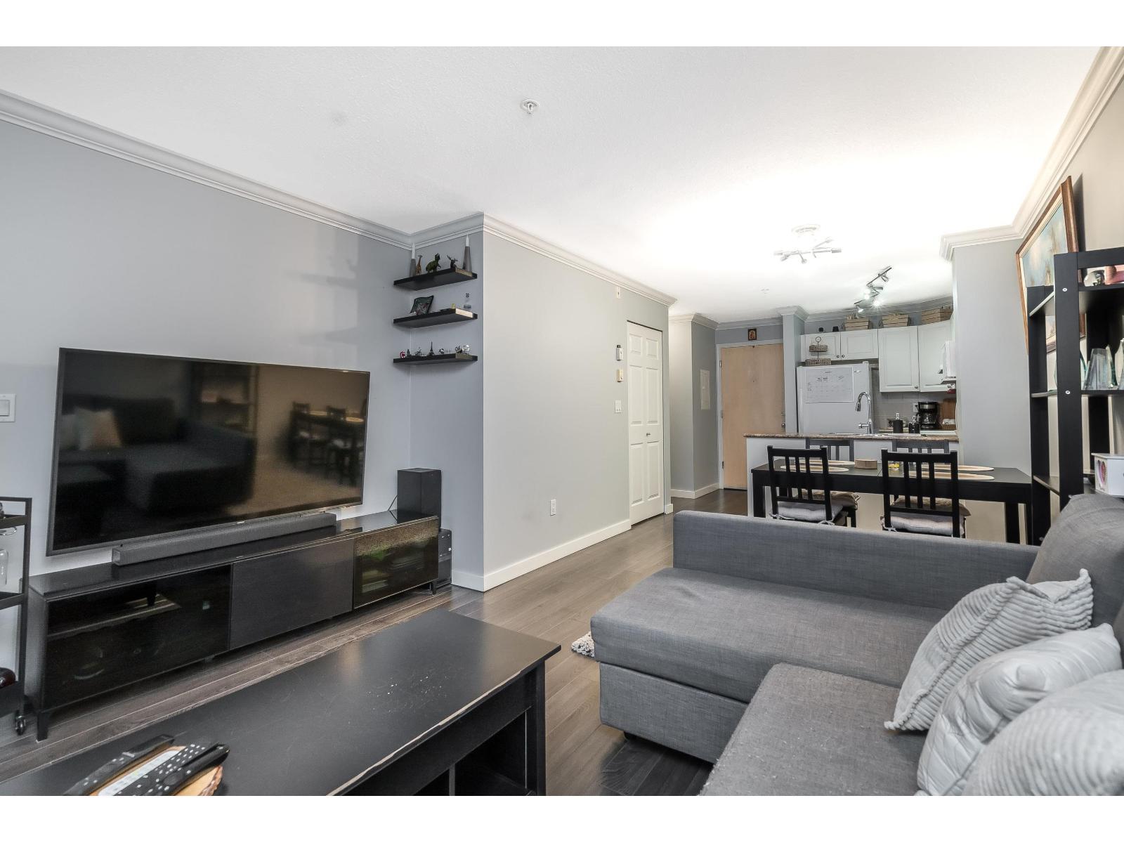 314 6359 198 Street, Langley, BC - Indoor Photo Showing Living Room
