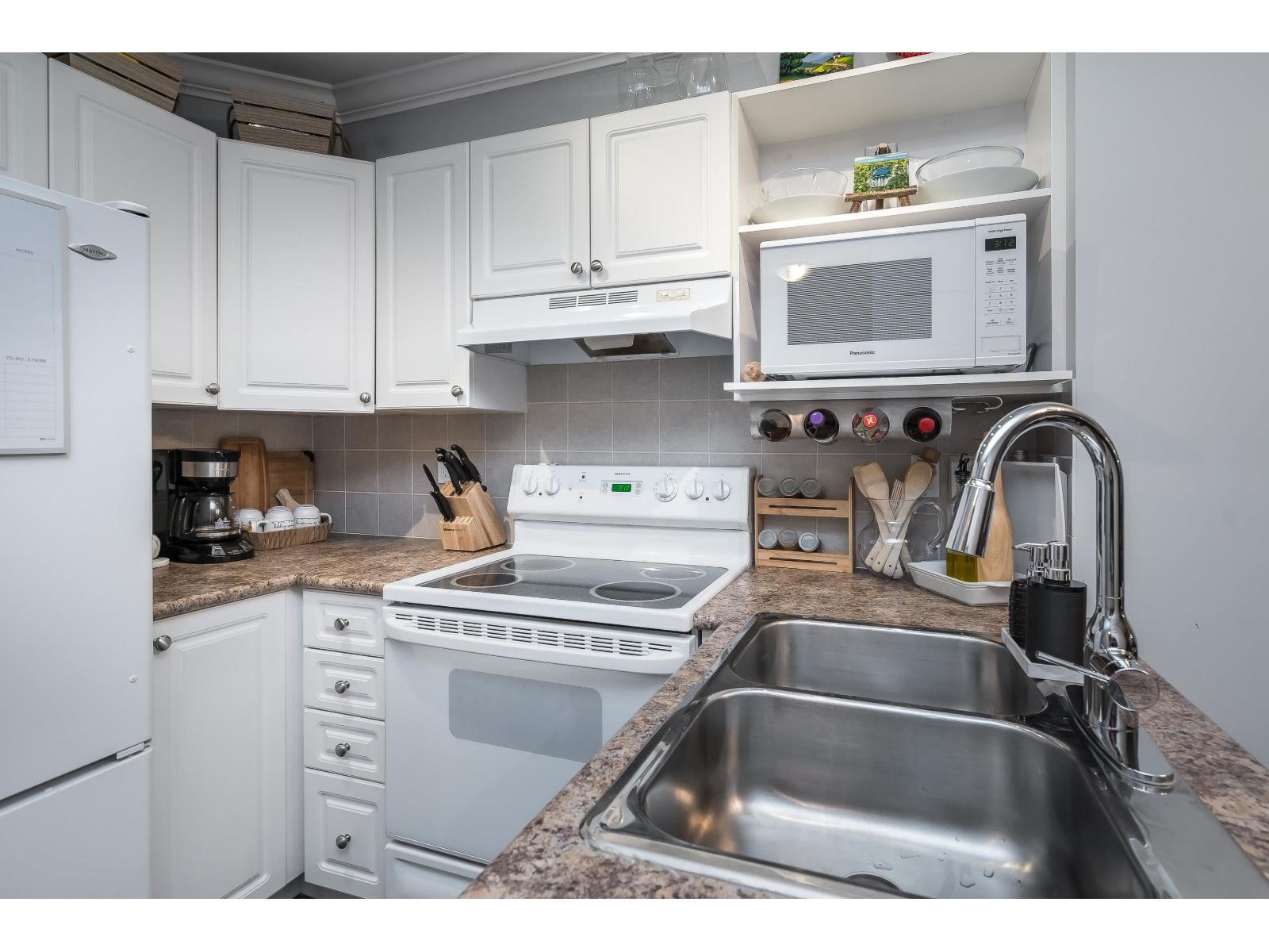 314 6359 198 Street, Langley, BC - Indoor Photo Showing Kitchen With Double Sink
