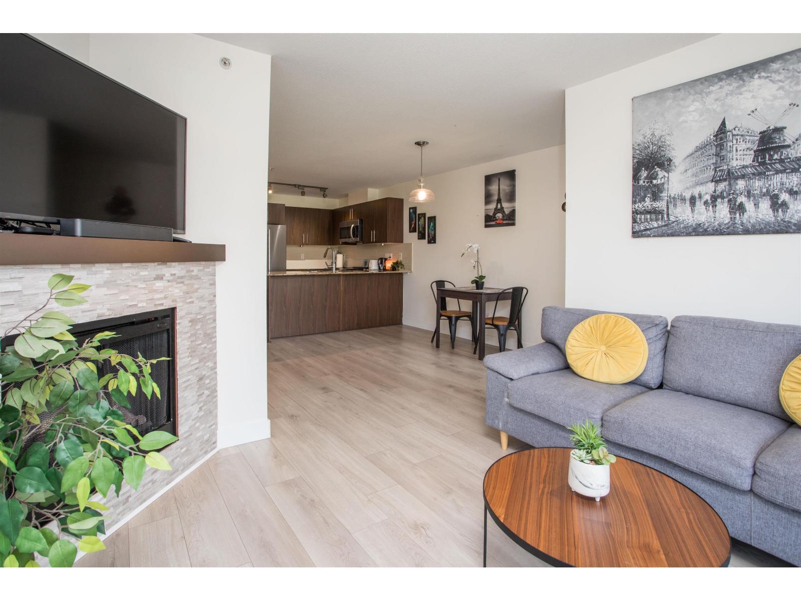 425 8915 202 Street, Langley, BC - Indoor Photo Showing Living Room With Fireplace