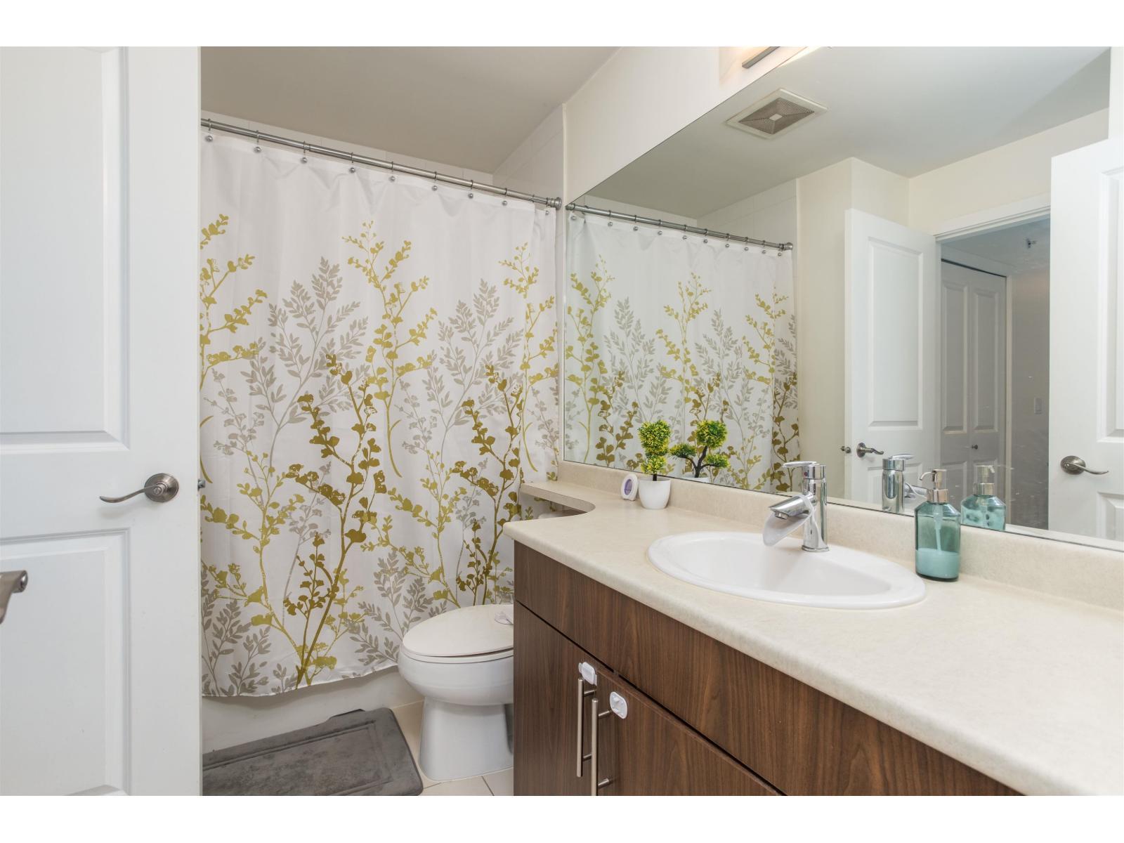 425 8915 202 Street, Langley, BC - Indoor Photo Showing Bathroom