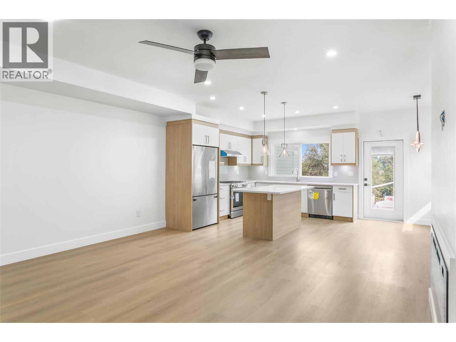 2711 Hewl Road, West Kelowna, BC - Indoor Photo Showing Kitchen With Upgraded Kitchen