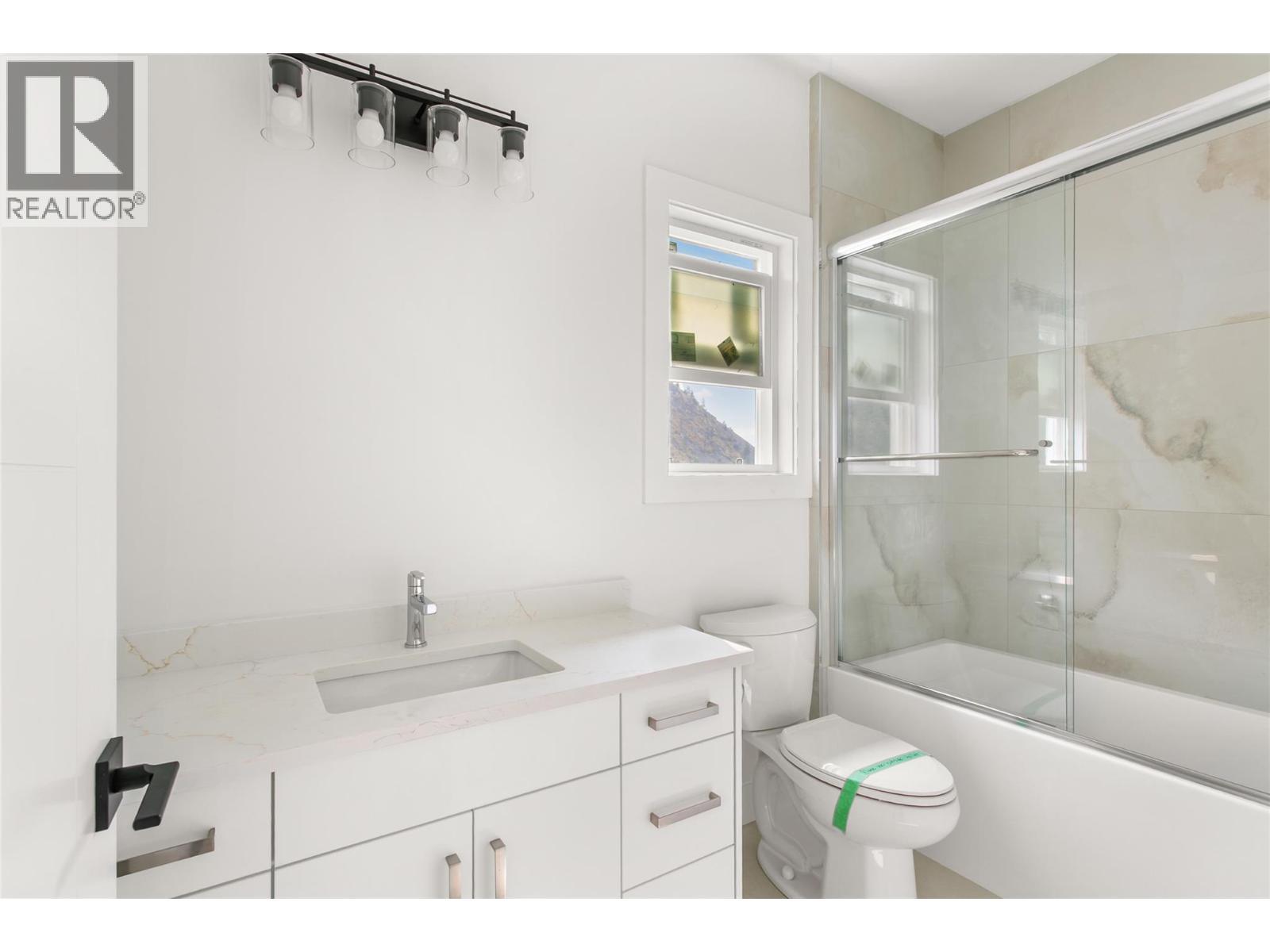 2711 Hewl Road, West Kelowna, BC - Indoor Photo Showing Bathroom