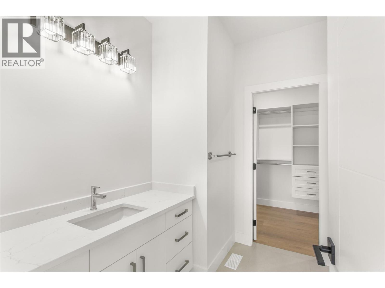 2711 Hewl Road, West Kelowna, BC - Indoor