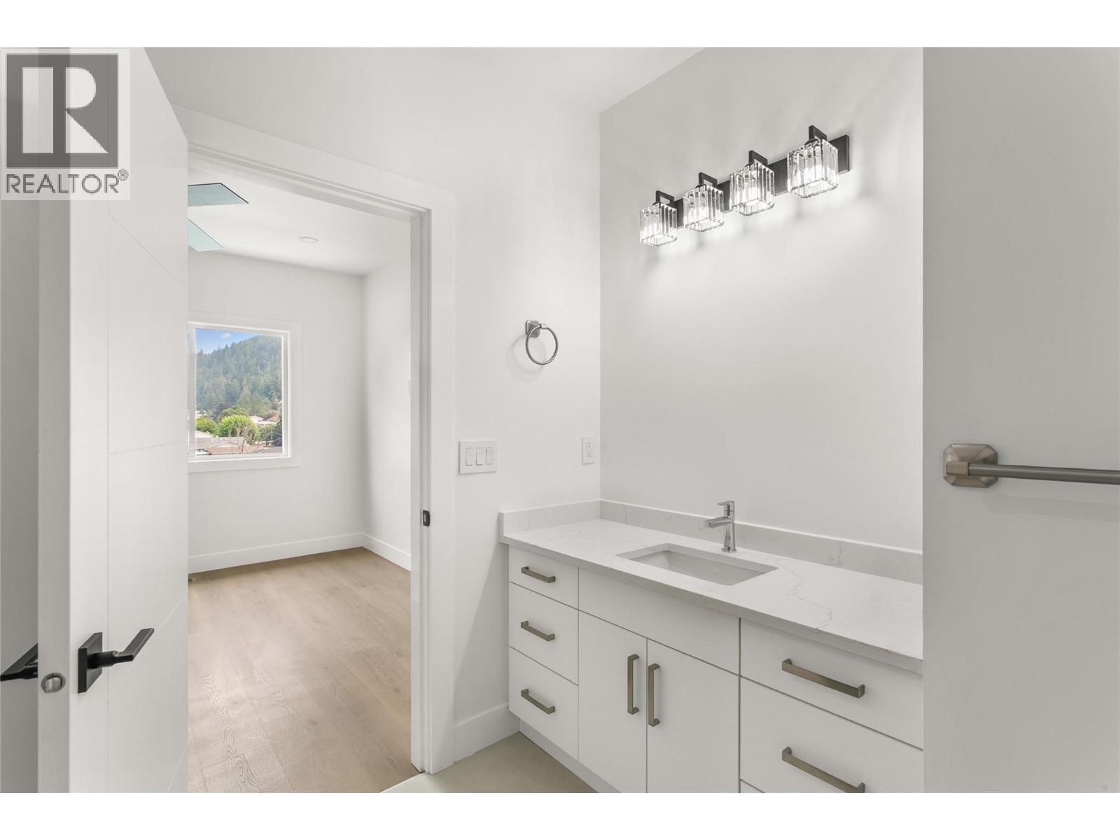 2711 Hewl Road, West Kelowna, BC - Indoor Photo Showing Bathroom