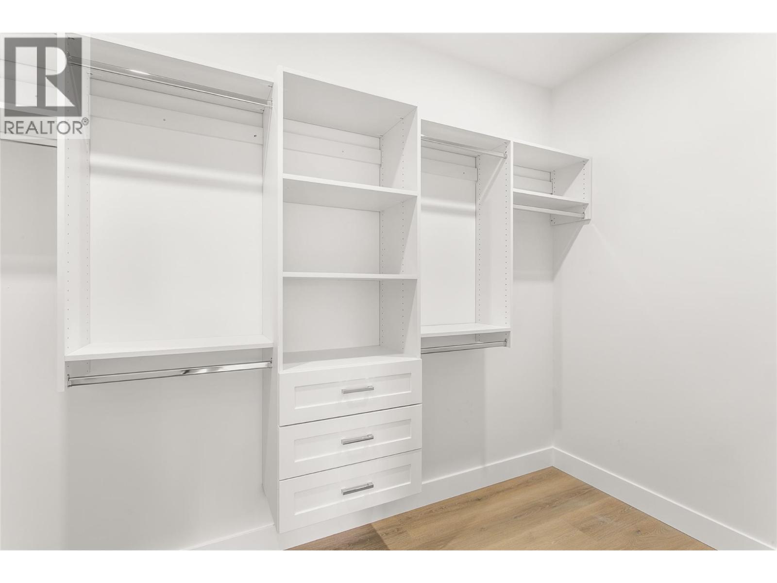 2711 Hewl Road, West Kelowna, BC - Indoor With Storage