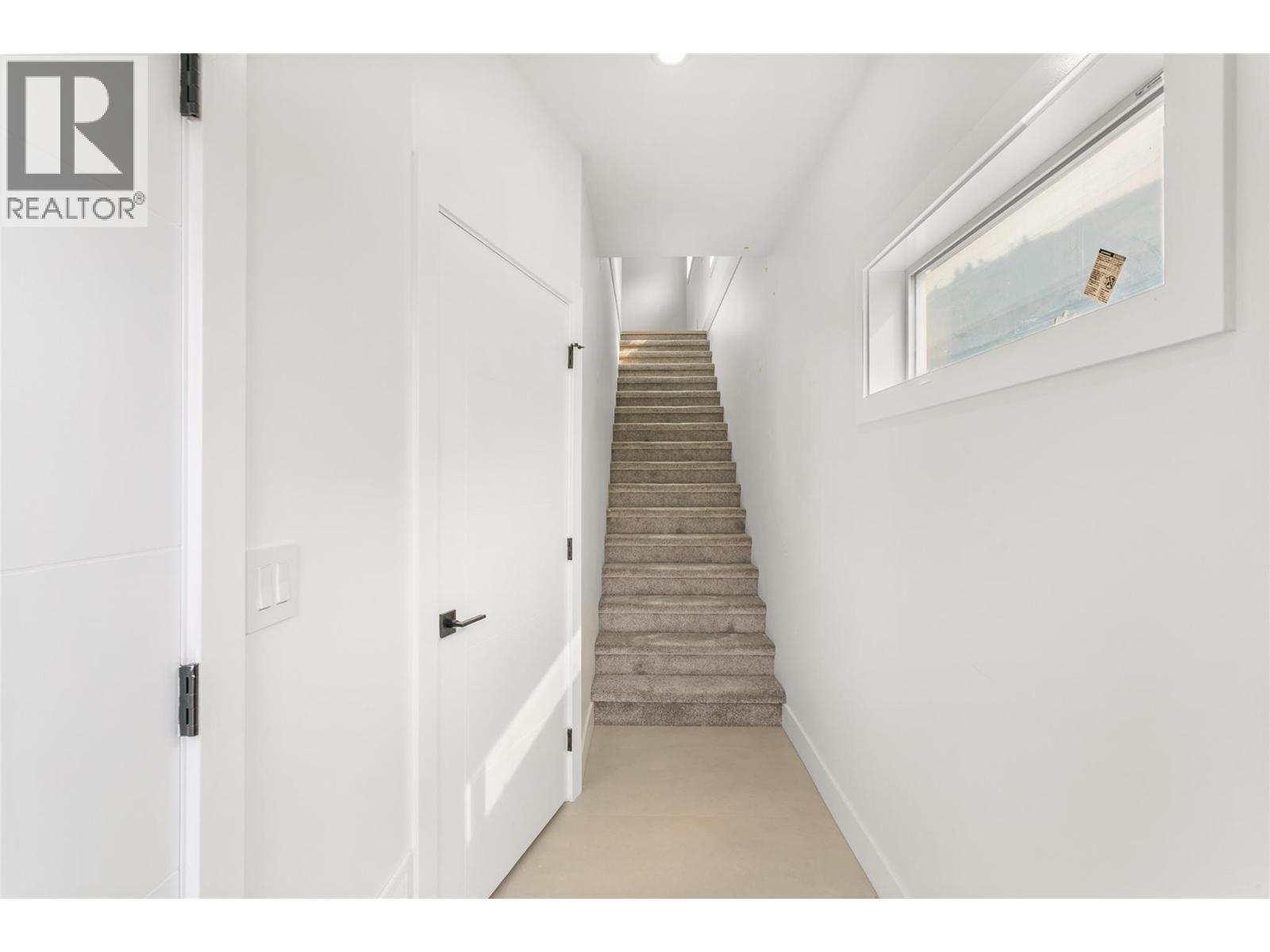 2711 Hewl Road, West Kelowna, BC - Indoor Photo Showing Other Room