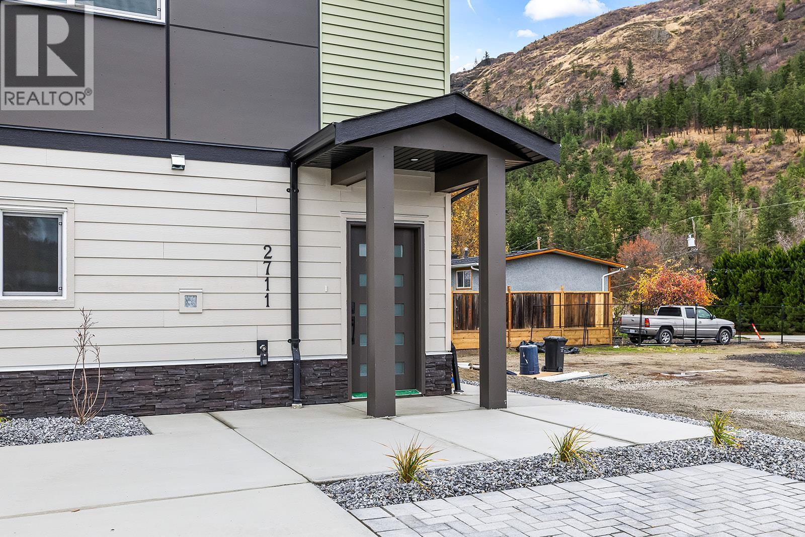 2711 Hewl Road, West Kelowna, BC - Outdoor With Exterior