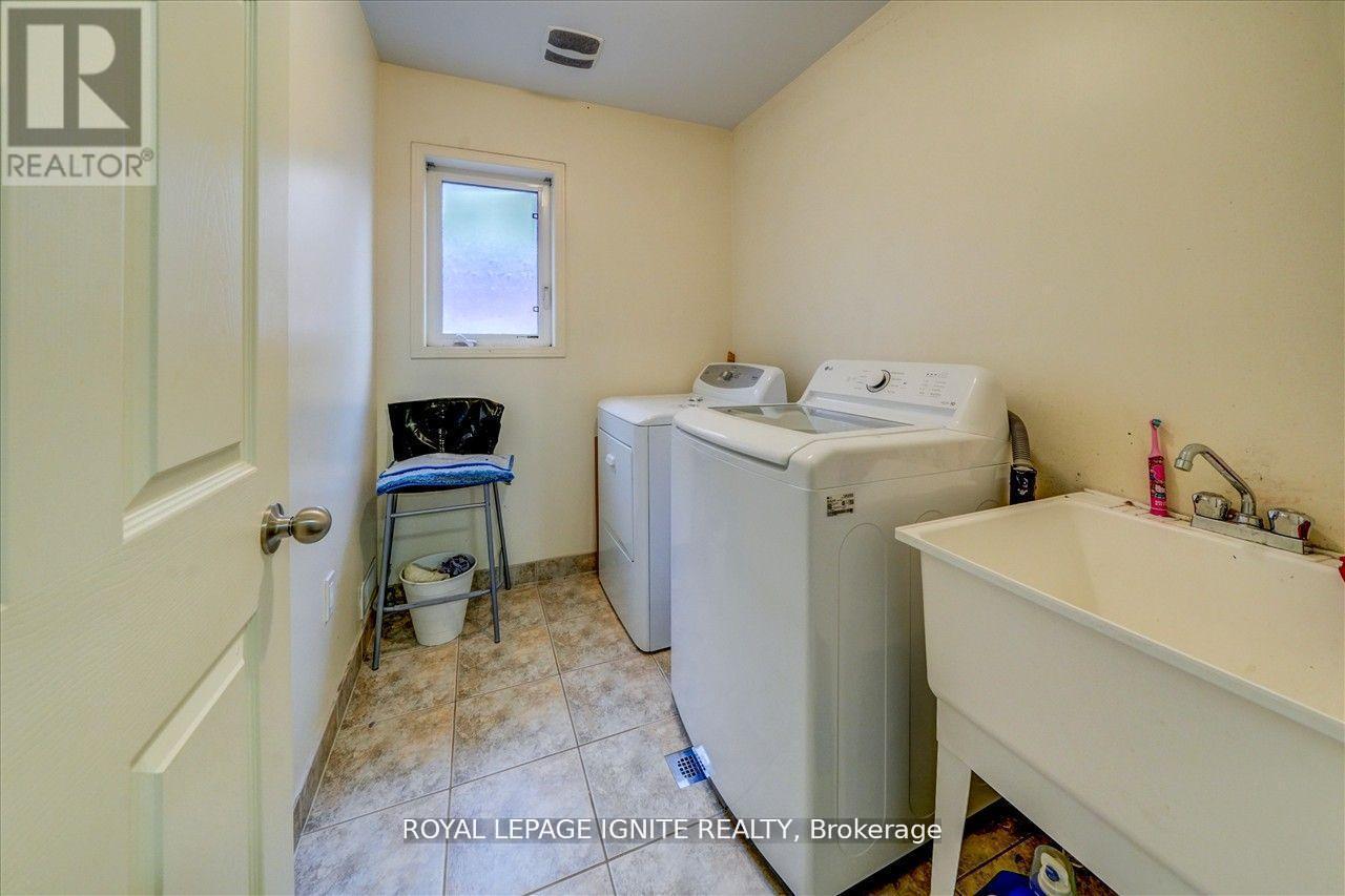 94 Gillett Drive, Ajax, ON - Indoor Photo Showing Laundry Room