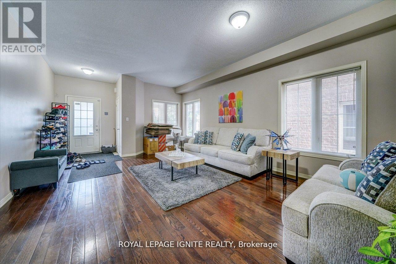 94 Gillett Drive, Ajax, ON - Indoor Photo Showing Living Room