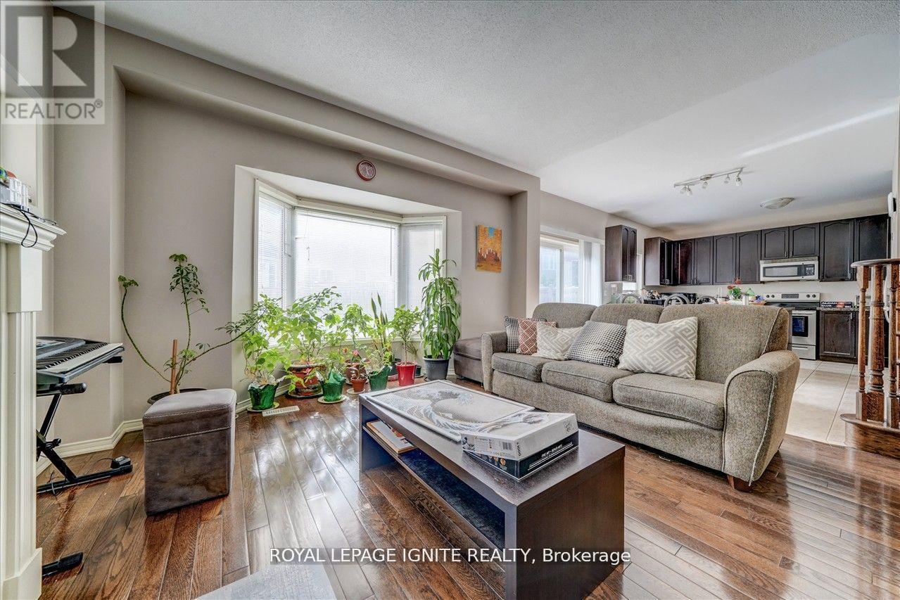 94 Gillett Drive, Ajax, ON - Indoor Photo Showing Living Room
