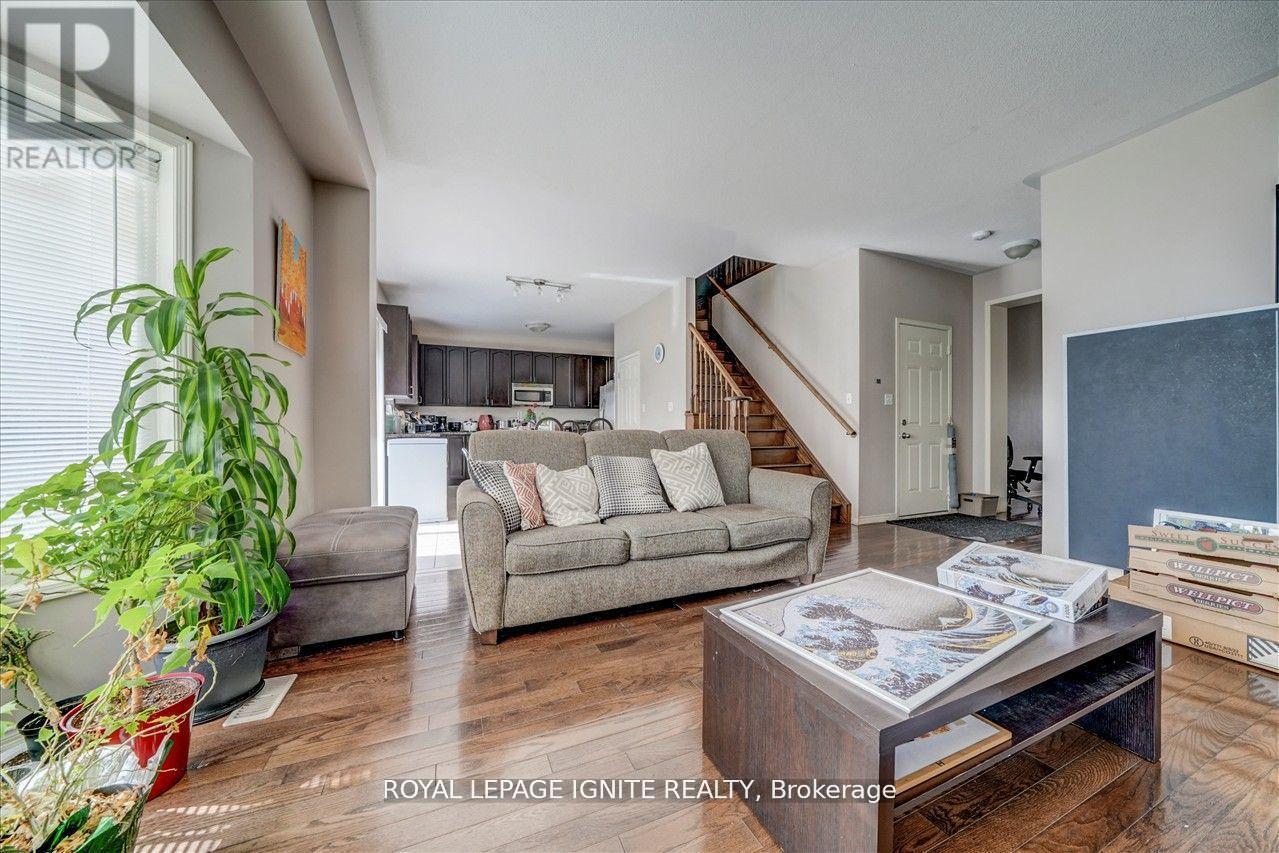 94 Gillett Drive, Ajax, ON - Indoor Photo Showing Living Room