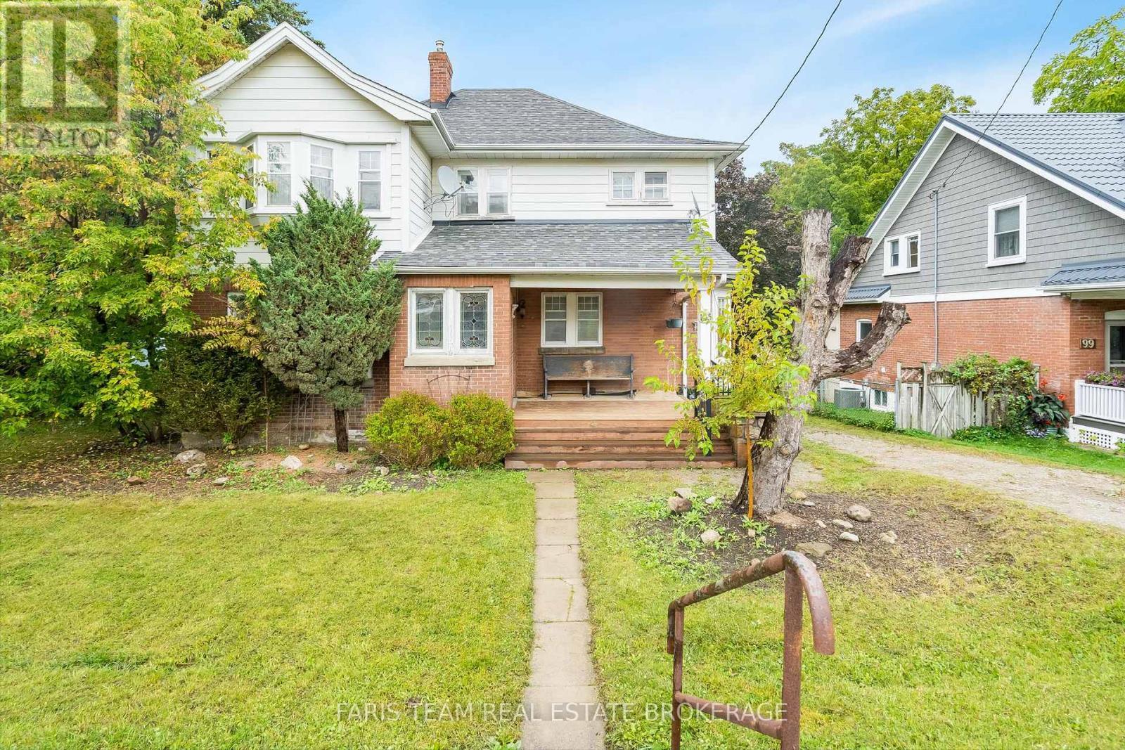 105 Barrie Street, Bradford West Gwillimbury, ON - Outdoor