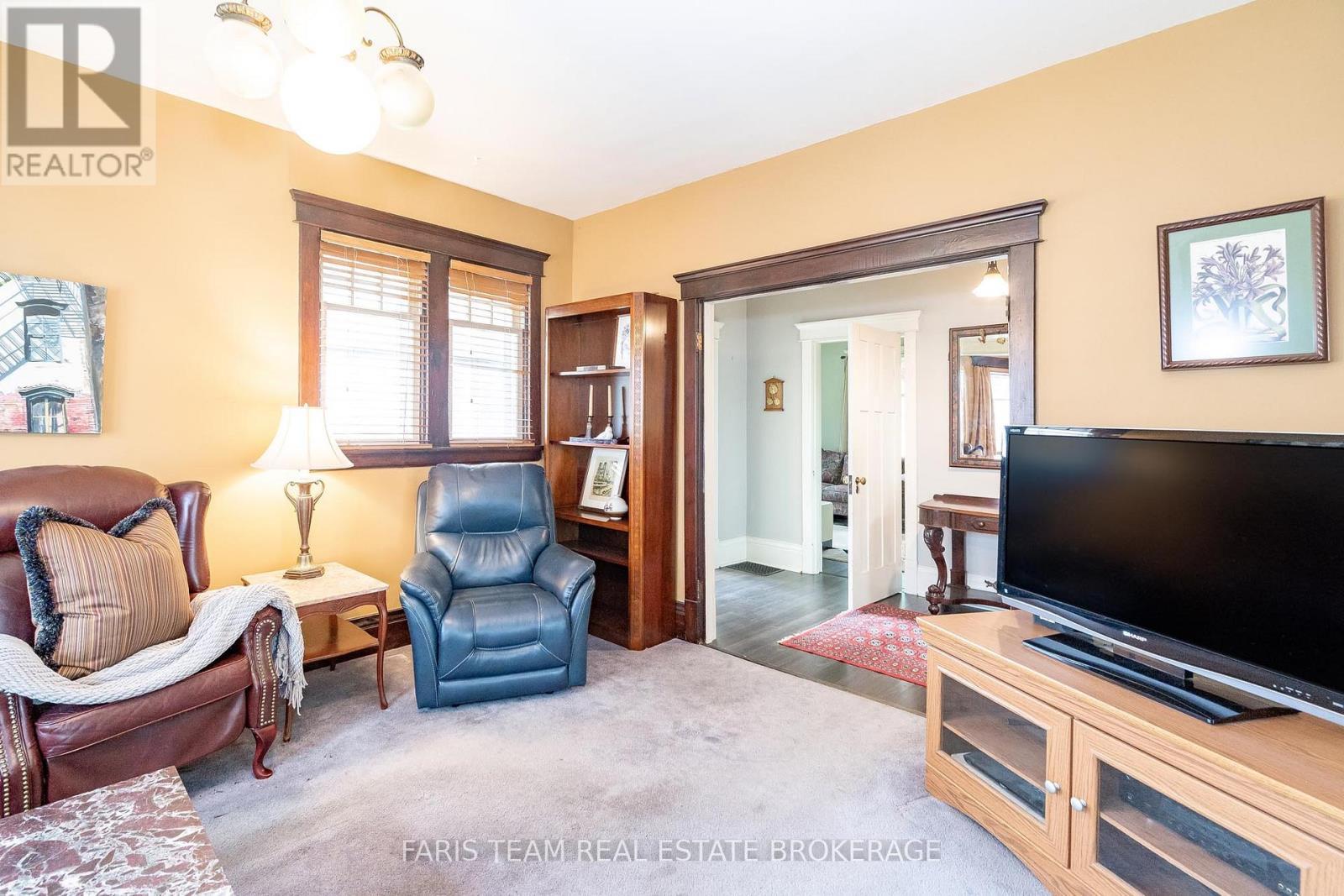 105 Barrie Street, Bradford West Gwillimbury, ON - Indoor