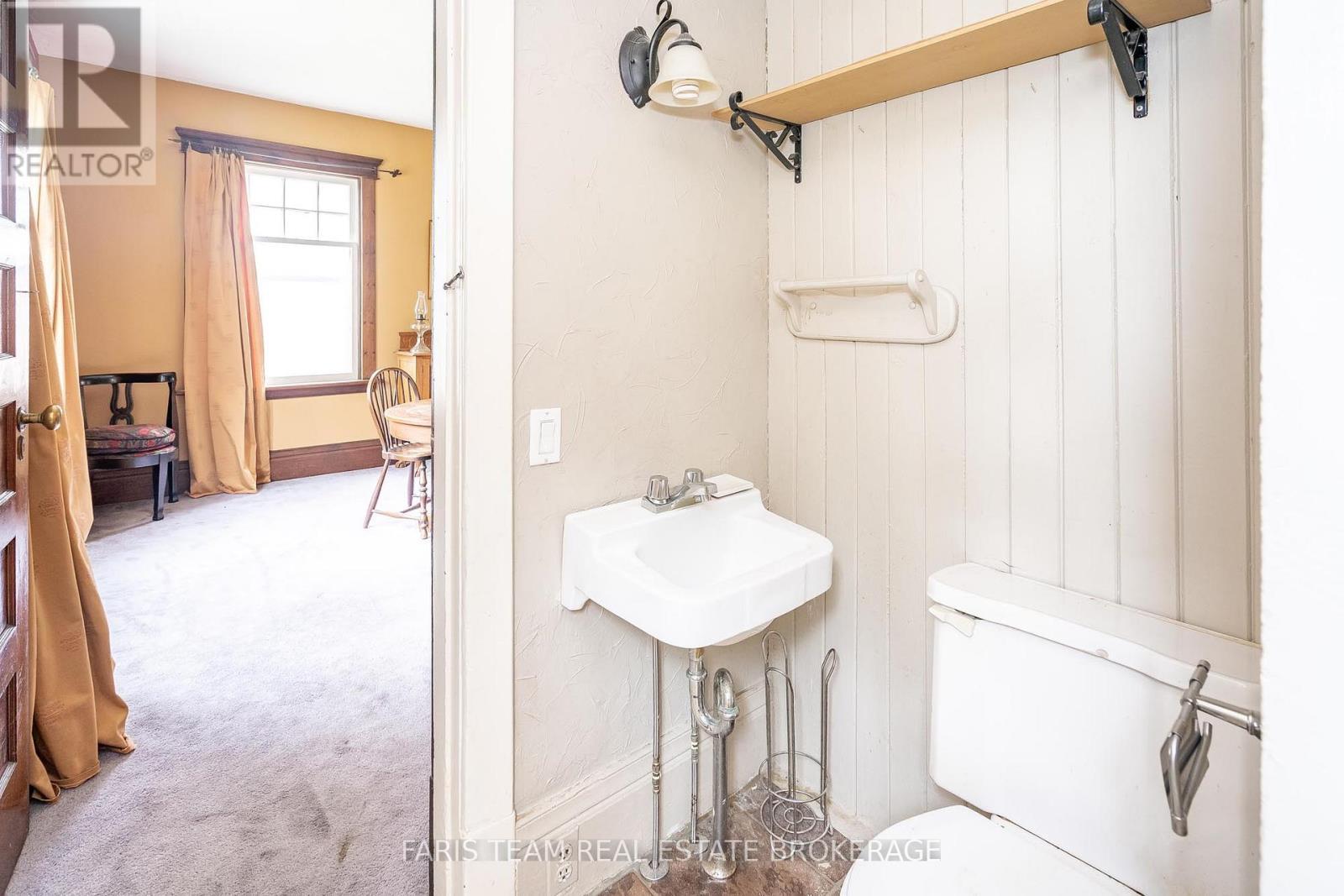 105 Barrie Street, Bradford West Gwillimbury, ON - Indoor Photo Showing Other Room